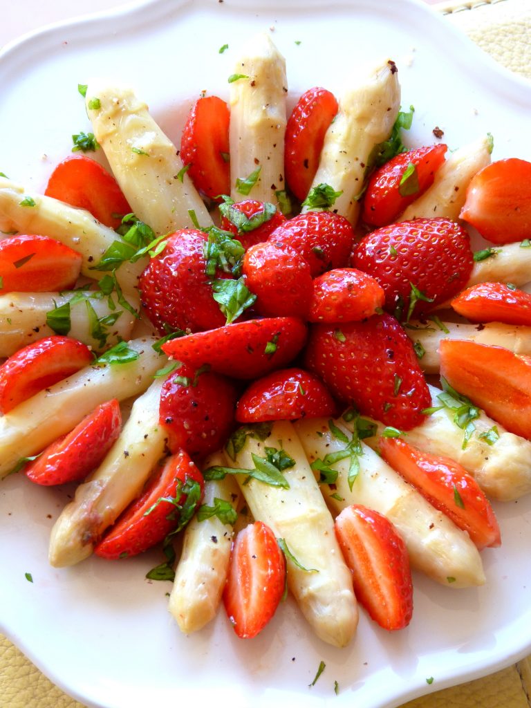 Salade asperges et fraises