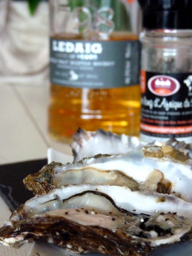 Huîtres au whisky tourbé et poivre long fumé