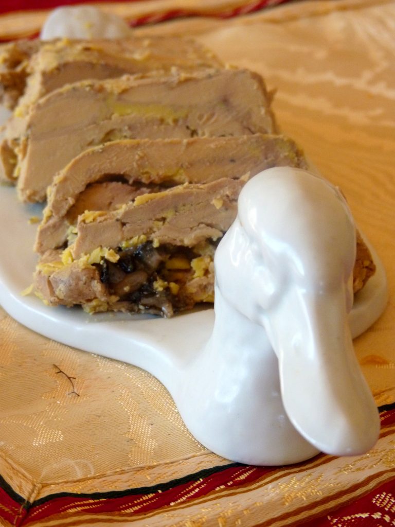 Terrine de foie gras pressé" aux huîtres et poivres timut